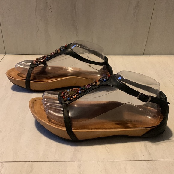 Earth Enchanting T Strap Flat Beaded Buckle Strap Comfort Sandals Size 7.5B - Picture 2 of 12